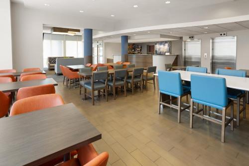 holiday inn express philadelphia penns landing by ihg