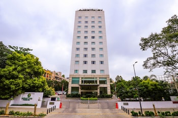 lemon tree premier ulsoor lake bengaluru