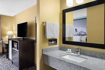 super 8 by wyndham dyersville near field of dreams