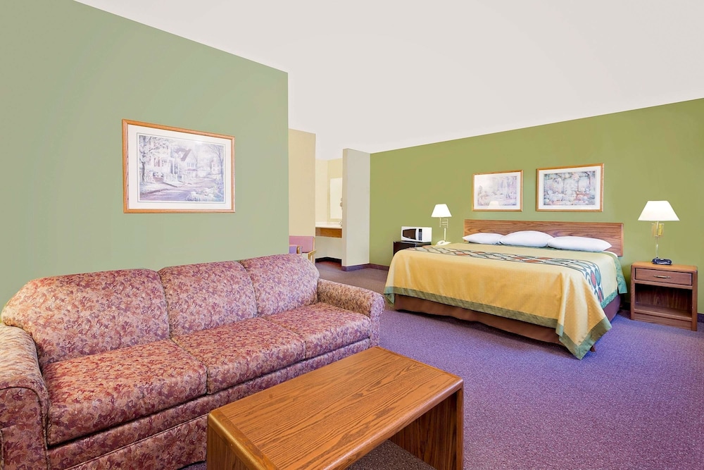 super 8 by wyndham dyersville near field of dreams