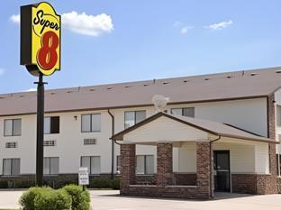super 8 by wyndham dyersville near field of dreams