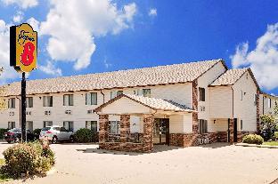 super 8 by wyndham dyersville near field of dreams
