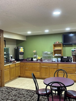 Super 8 By Wyndham Dyersville Near Field Of Dreams,Dubuque>>Chariton,3 star