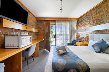 the settlement historic hotel