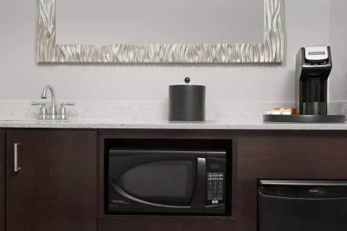 hampton inn and suites el paso east