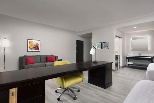 hampton inn and suites el paso east