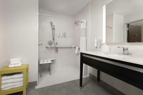 hampton inn and suites el paso east