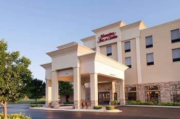 hampton inn and suites addison
