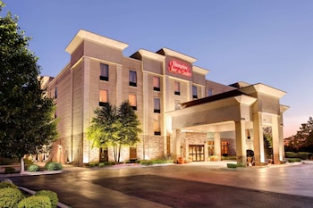 hampton inn and suites addison