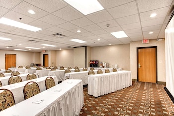hampton inn and suites addison