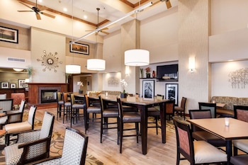 hampton inn and suites addison