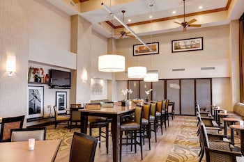 hampton inn and suites addison