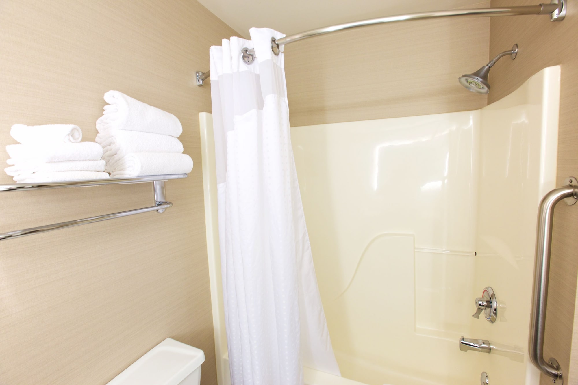 holiday inn express fargo west acres by ihg