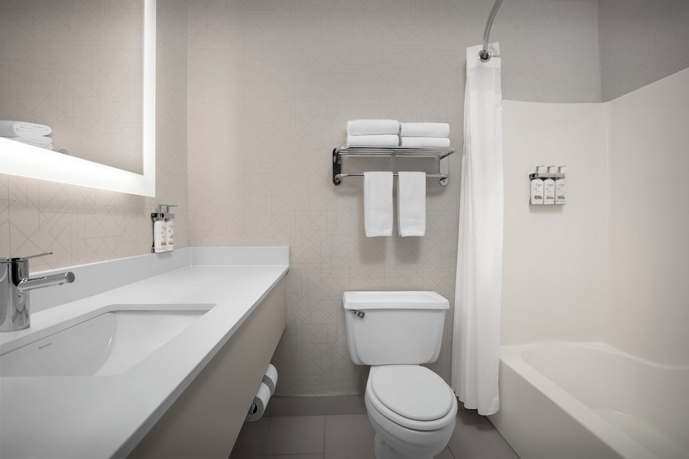 holiday inn express fargo west acres by ihg