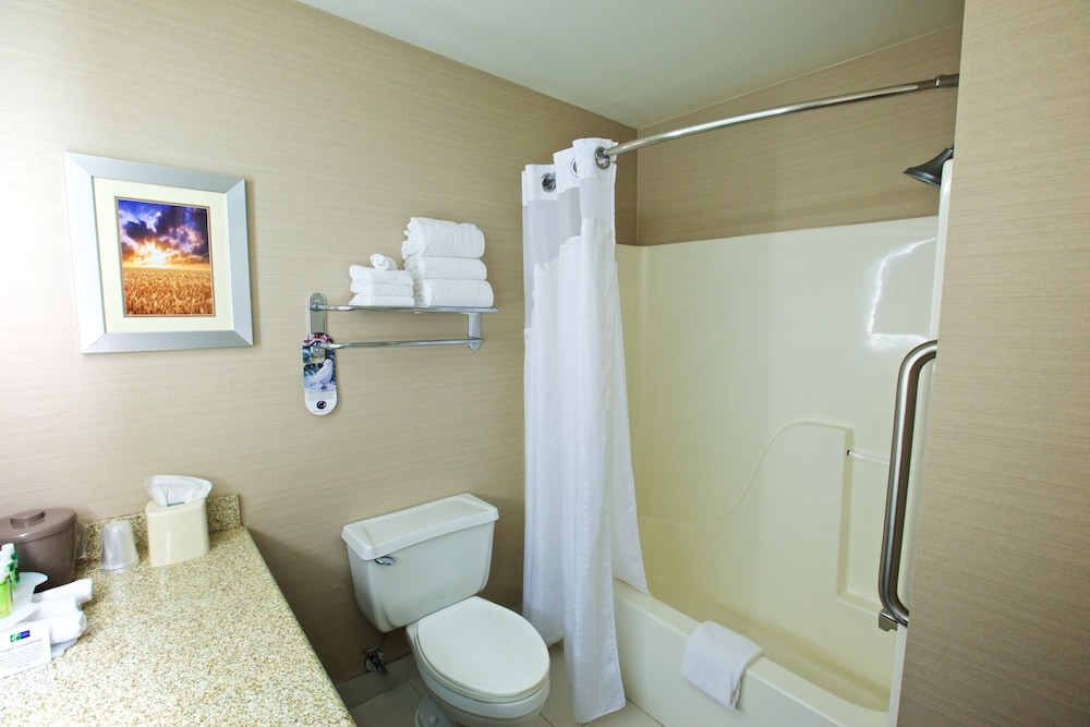 holiday inn express fargo west acres by ihg
