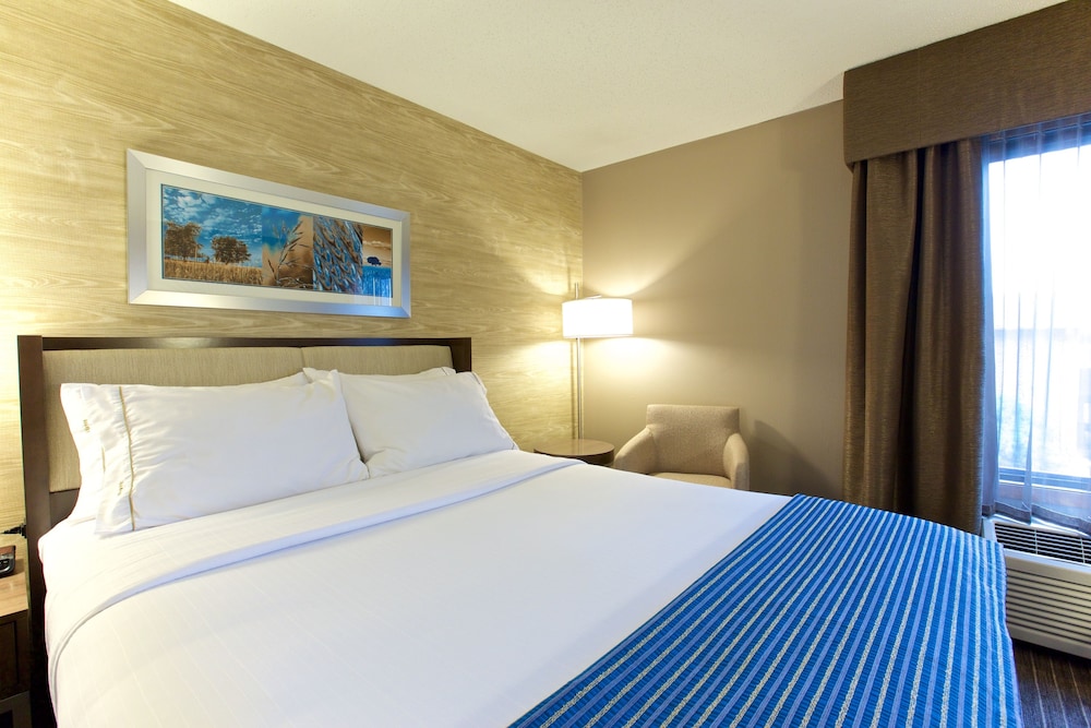 holiday inn express fargo west acres by ihg