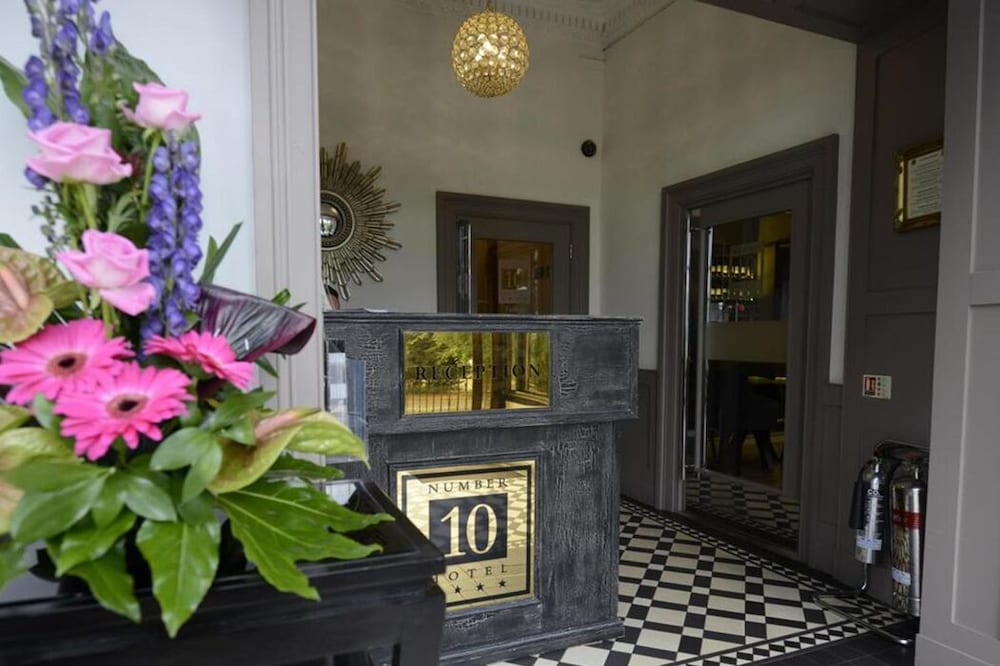 number 10 hotel