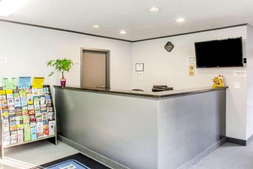 Rodeway Inn,Near United States Coast Guard Academy,2 star