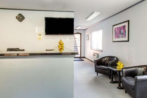 Rodeway Inn,Near United States Coast Guard Academy,2 star