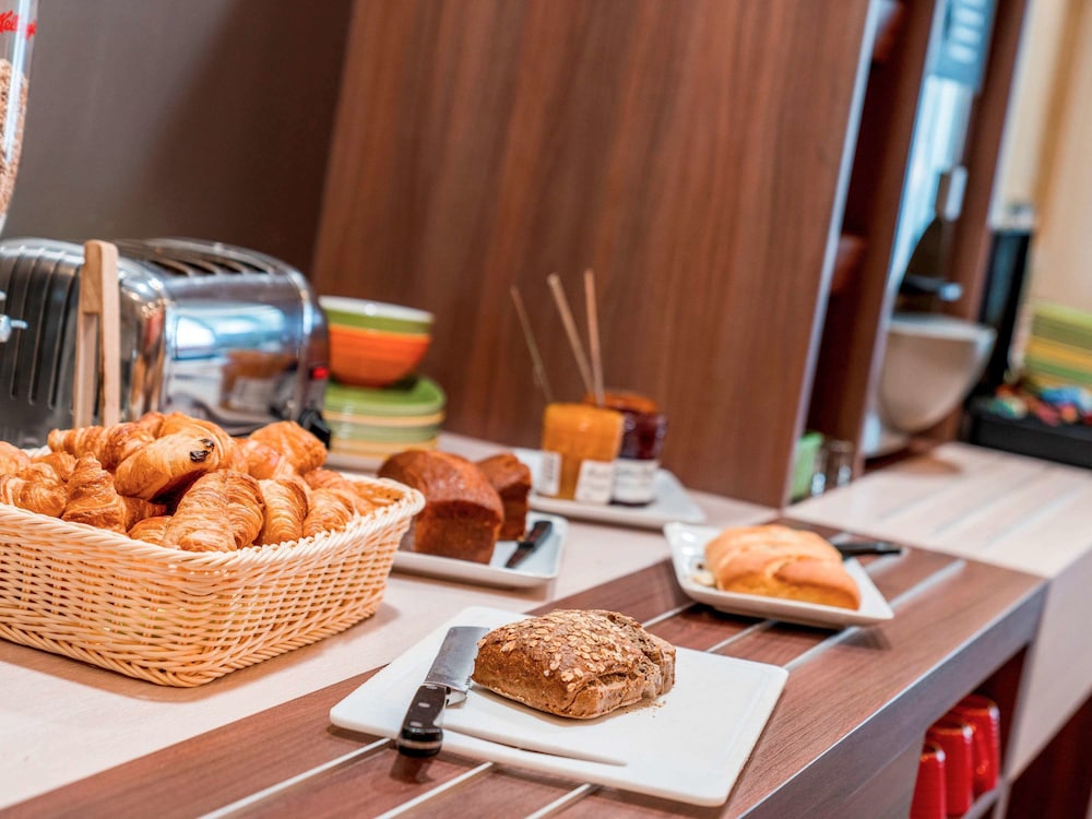 ibis styles honfleur centre historique