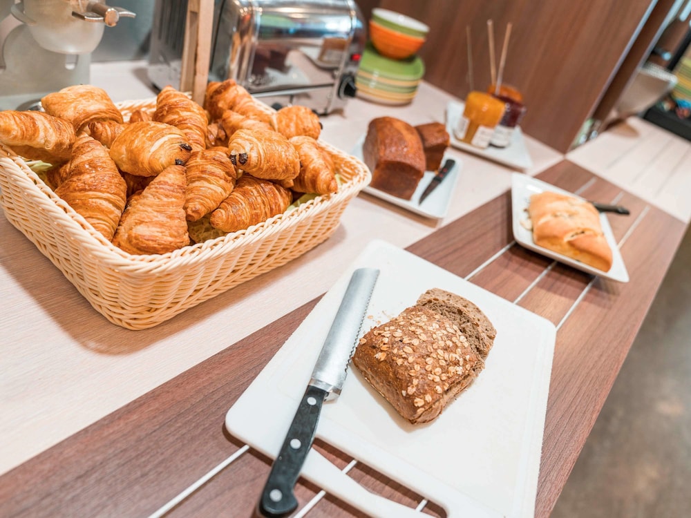 ibis styles honfleur centre historique