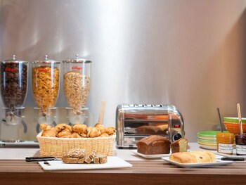 ibis styles honfleur centre historique