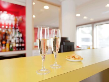 ibis styles honfleur centre historique