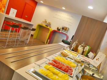ibis styles honfleur centre historique
