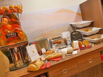 ibis styles honfleur centre historique