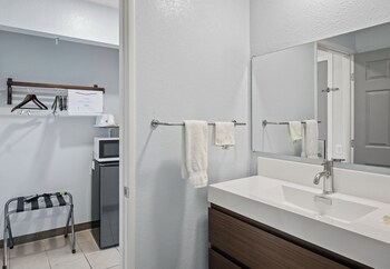 sol springs inn