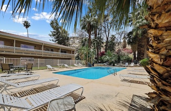 sol springs inn