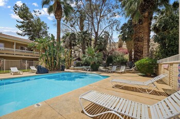 sol springs inn