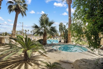 sol springs inn