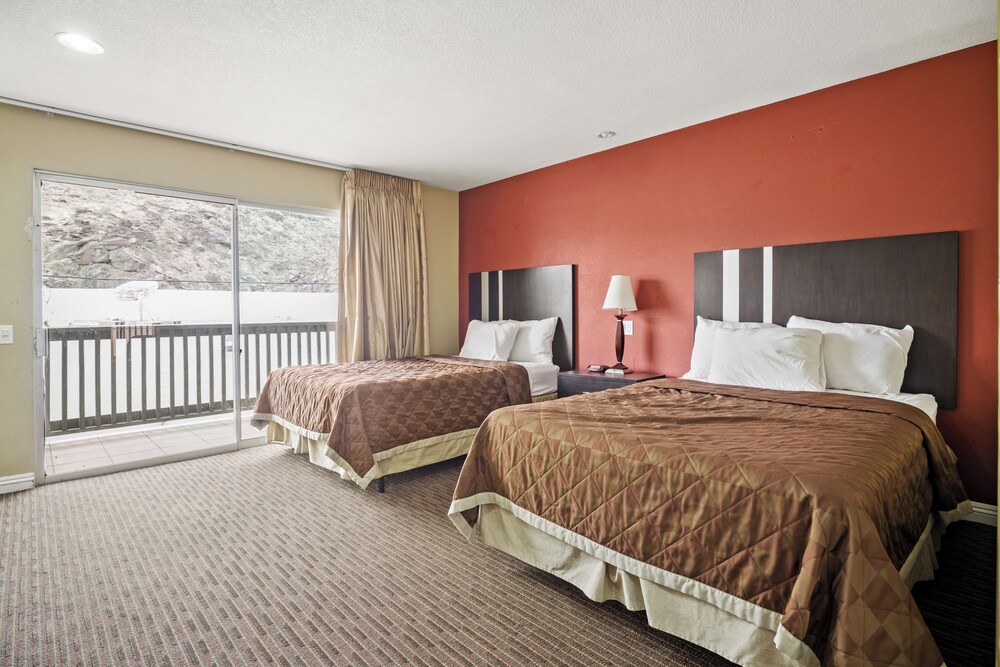 sol springs inn