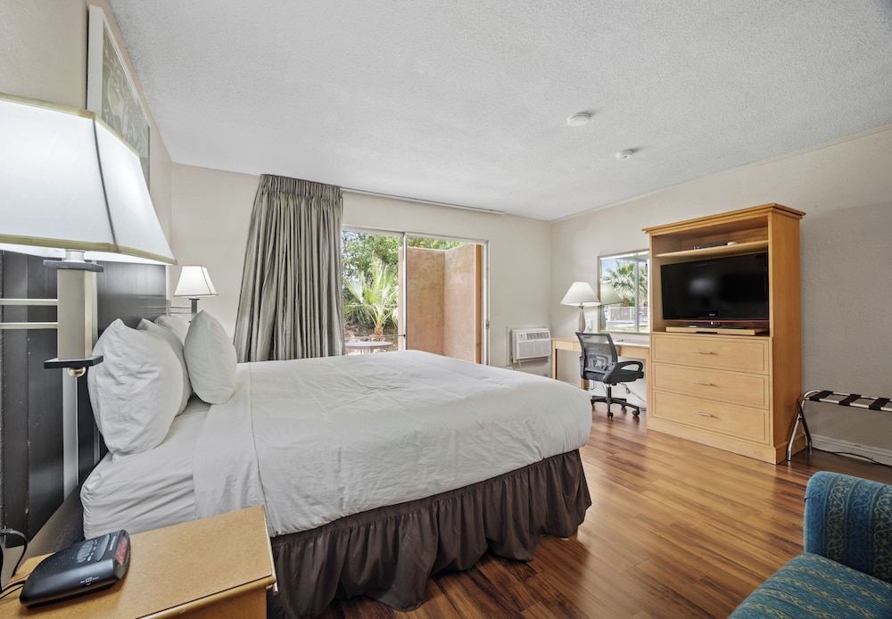 sol springs inn