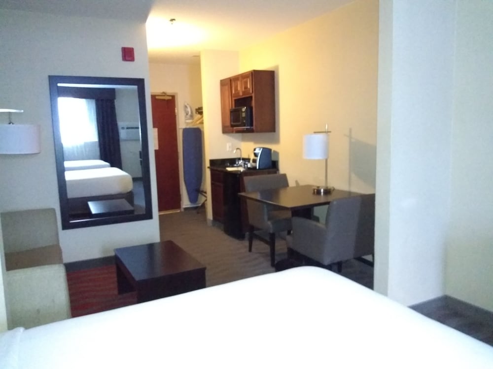holiday inn express hotel and suites waterford by ihg