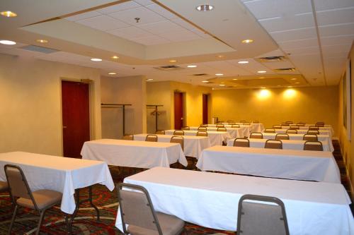 holiday inn express hotel and suites waterford by ihg