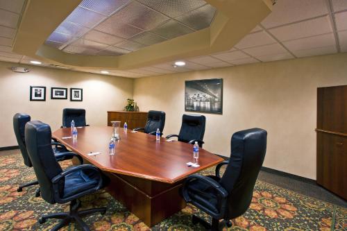 holiday inn express hotel and suites waterford by ihg