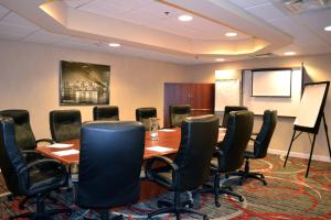 holiday inn express hotel and suites waterford by ihg