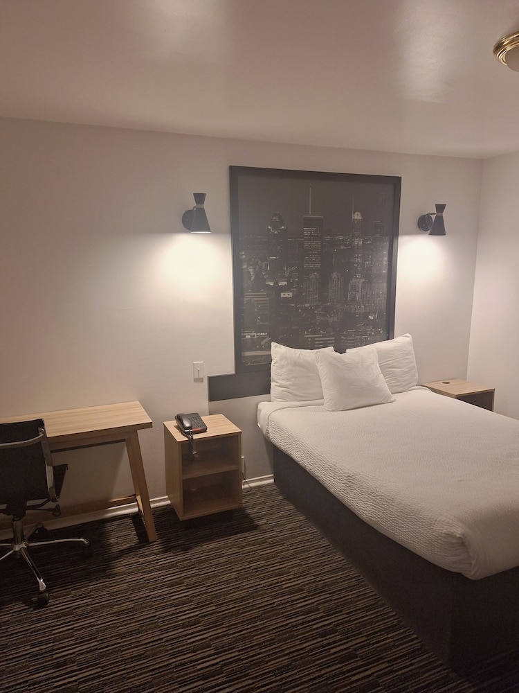 super 8 by wyndham montreal