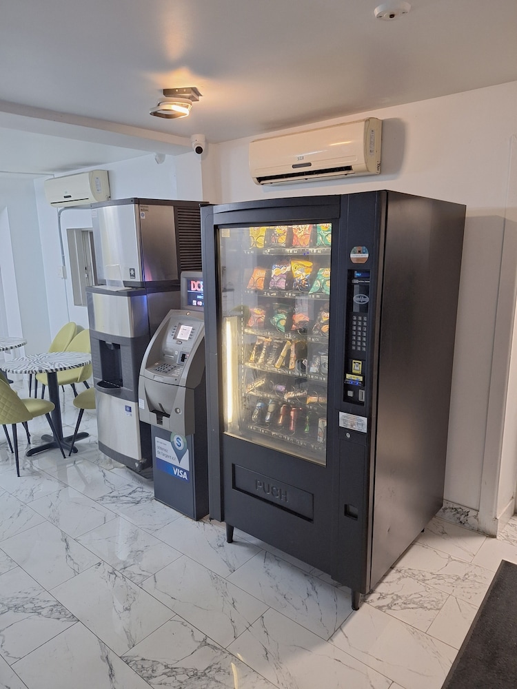 super 8 by wyndham montreal