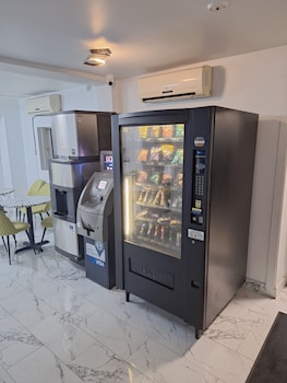 super 8 by wyndham montreal