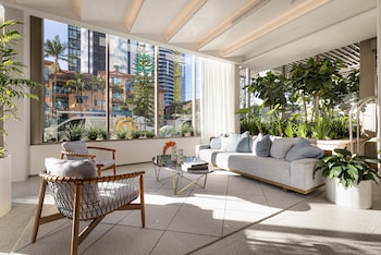 ultiqa signature at broadbeach