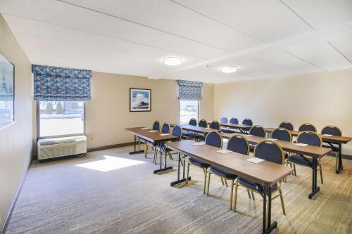 hampton inn fall river westport