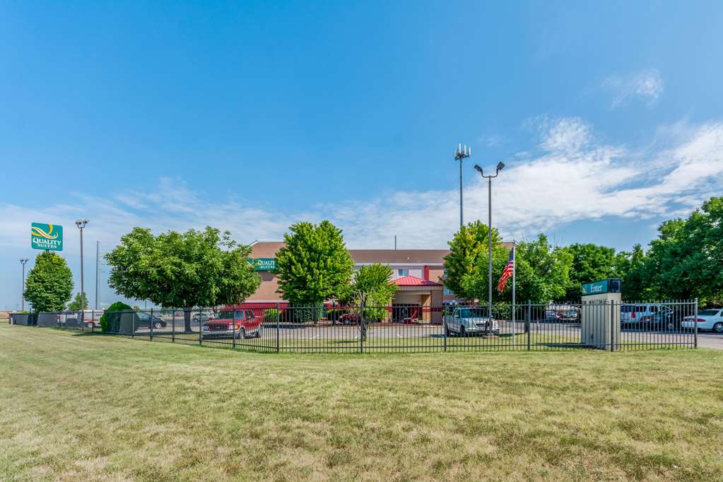 Coratel Plus Suites Wichita West Airport