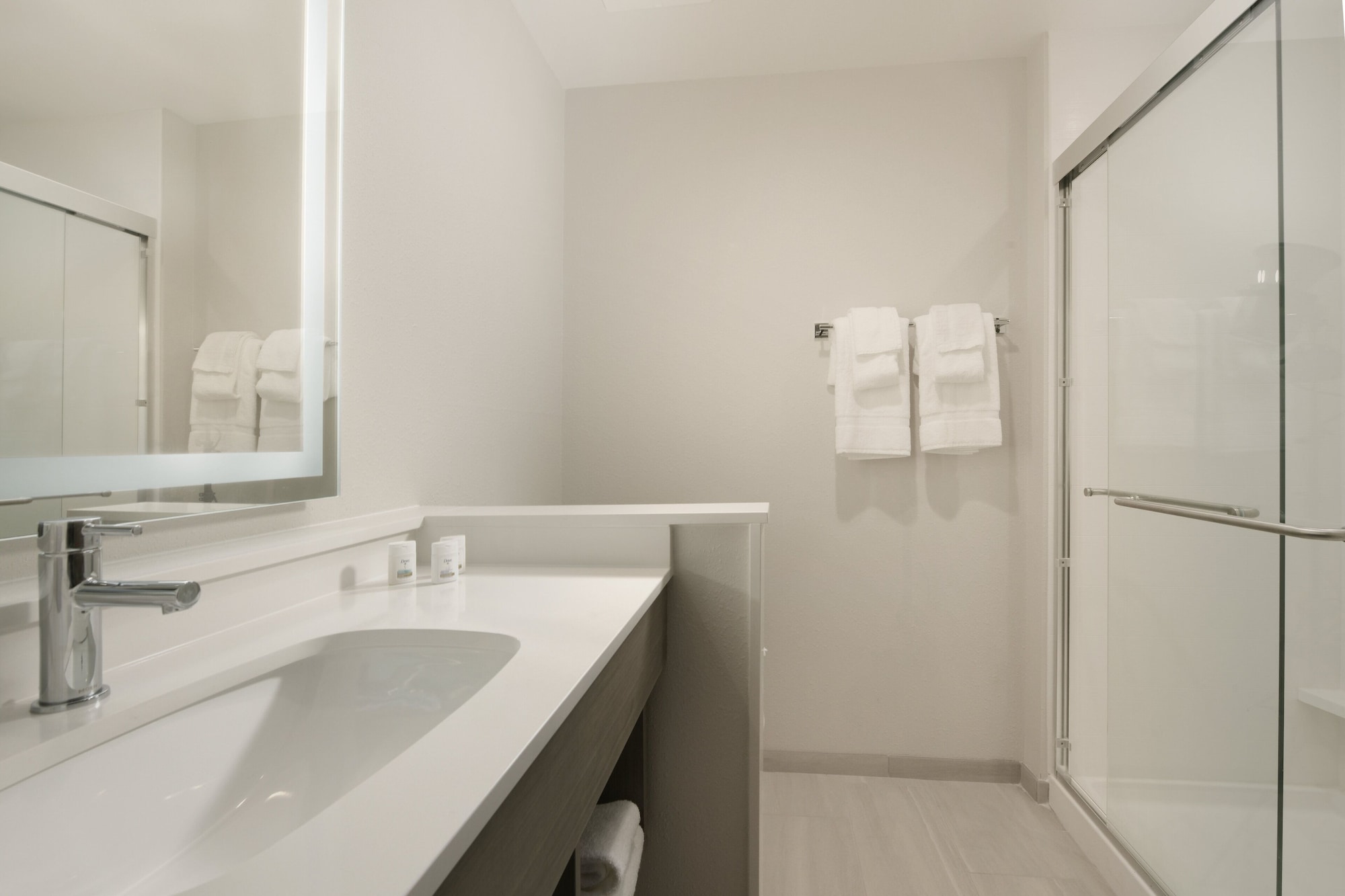 holiday inn express and suites williamstown glassboro by ihg