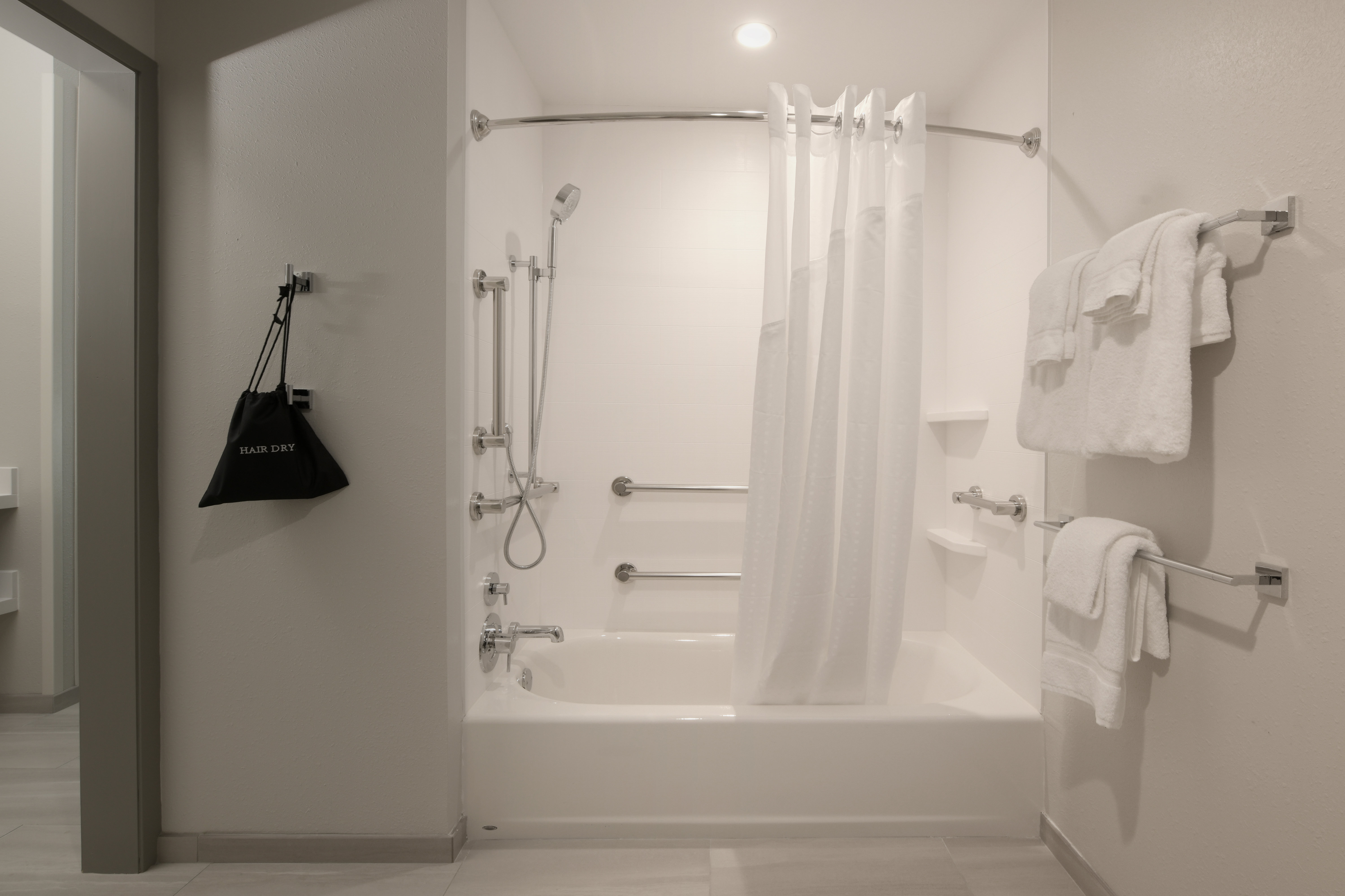 holiday inn express and suites williamstown glassboro by ihg