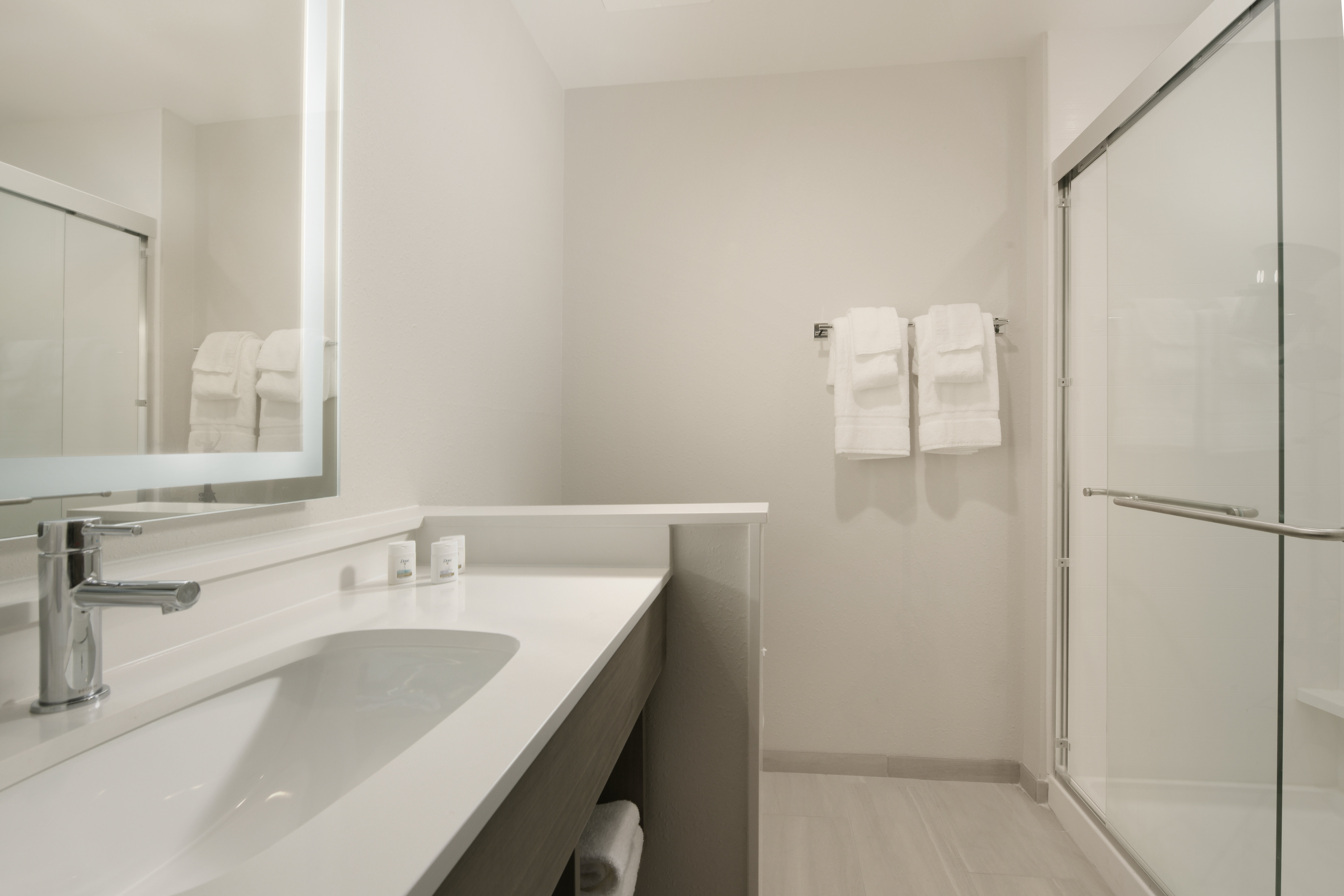 holiday inn express and suites williamstown glassboro by ihg