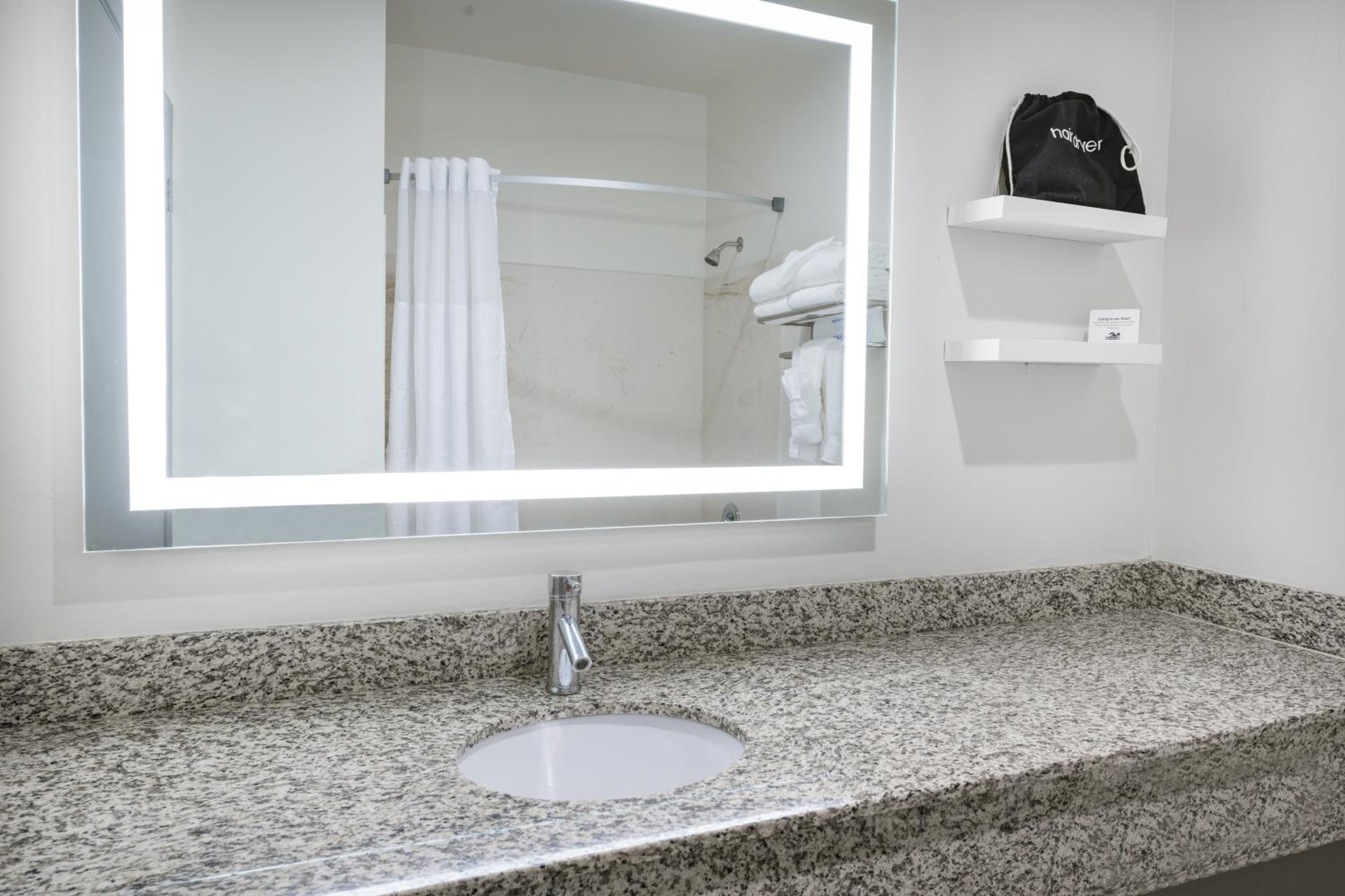 holiday inn express and suites williamstown glassboro by ihg