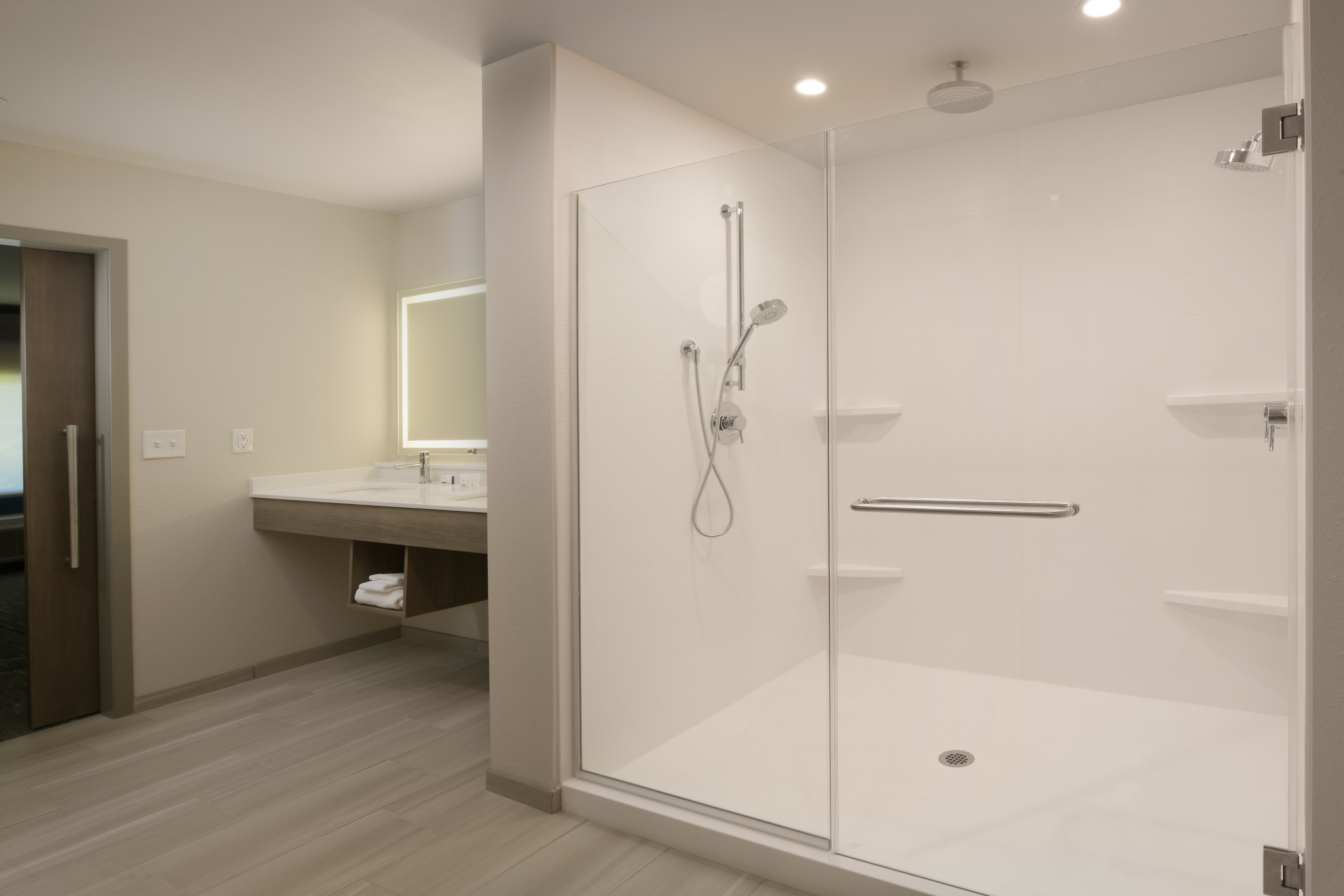 holiday inn express and suites williamstown glassboro by ihg